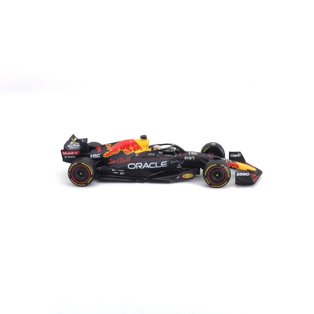 Bburago Race - Red Bull F1 RB18, with helmet - #1 Verstappen - 1:24