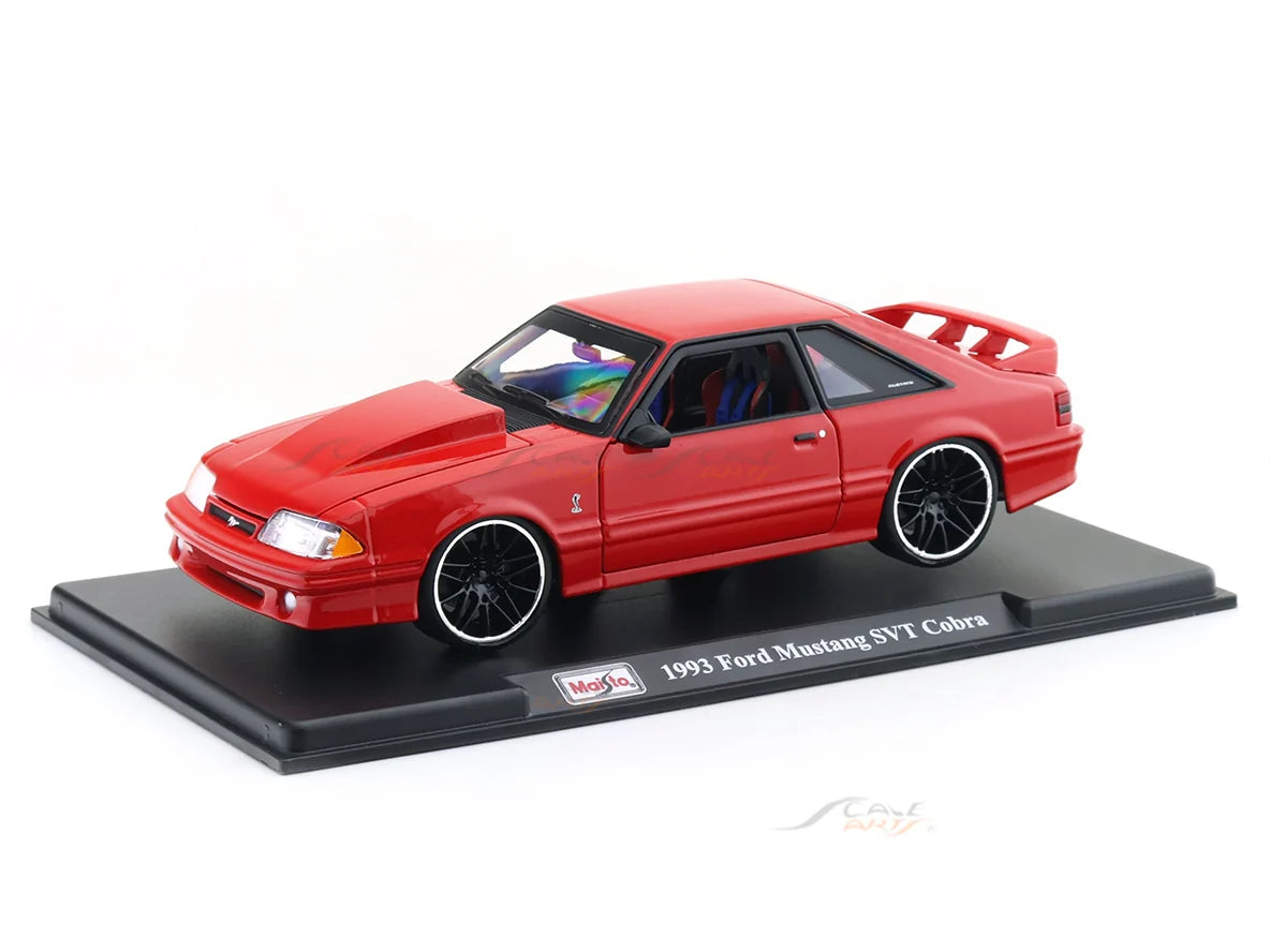 Maisto 1993 Ford Mustang SVT Cobra 1:24 Diecast Model Car with Acrylic Case