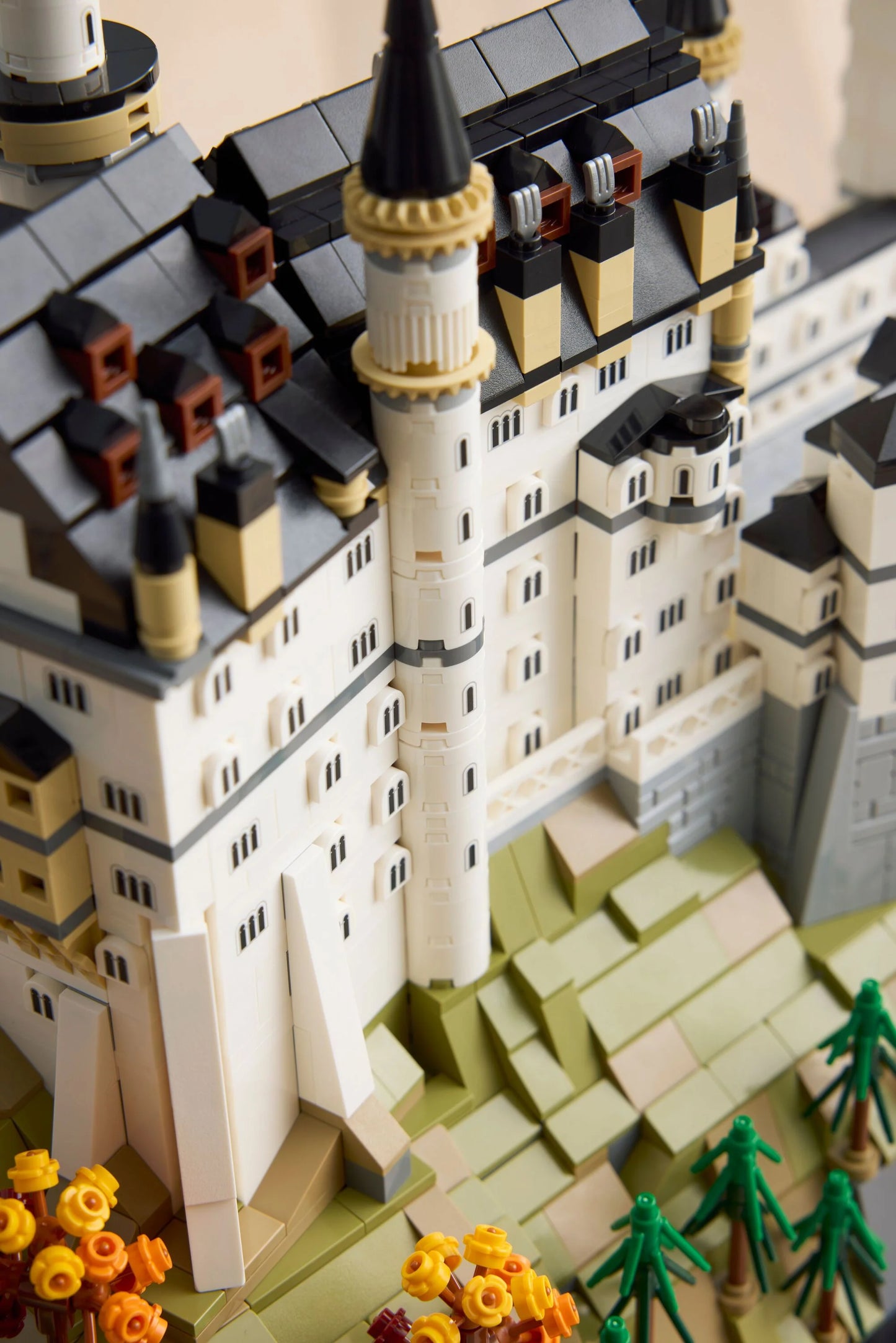 Architecture Neuschwanstein Castle Collectible for Adults 21063 Building Kit