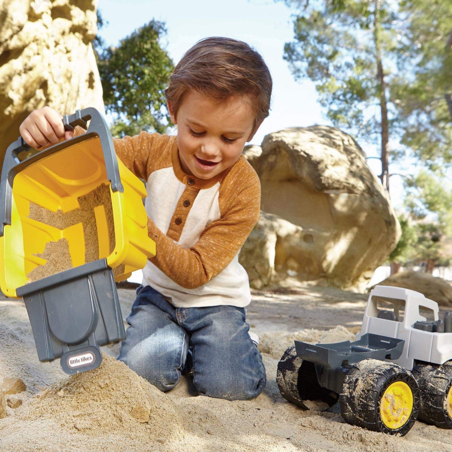 Little Tikes Dirt Diggers 2-in-1 Dump Truck with Removeable Bucket