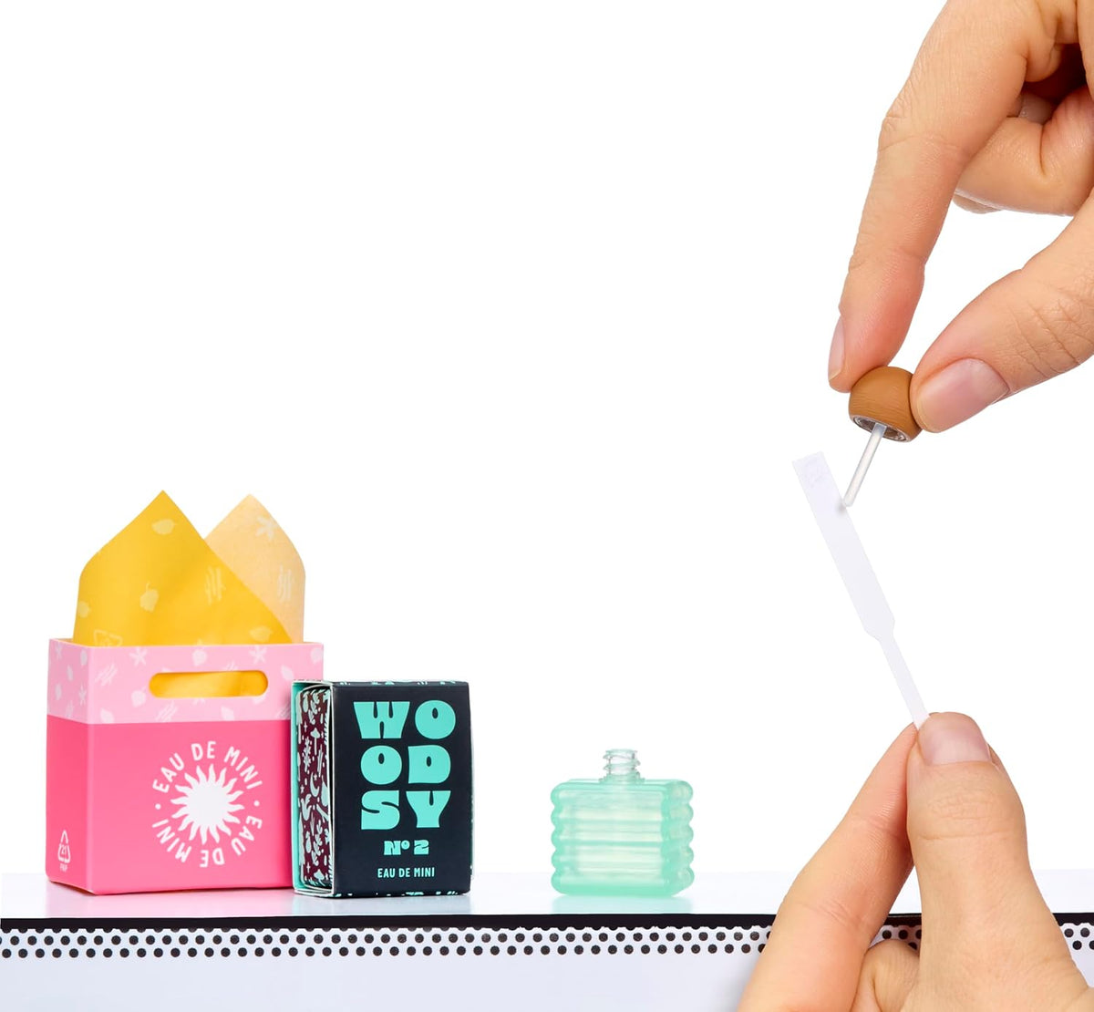 MGA's Miniverse Make It Mini Fragrances DIY Perfume Making Kit – Mystery Mini Collectible