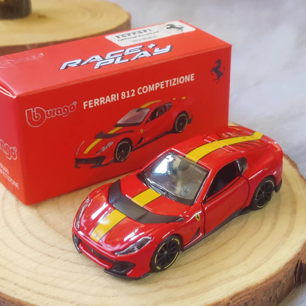 1 : 64 Bburago Ferrari 812 Competizione