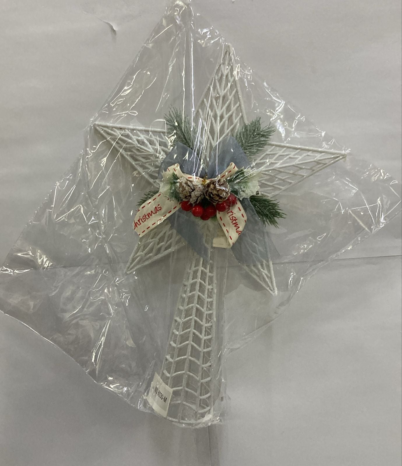 Elegant White Wicker Star Tree Topper with Berries, Pinecones & Festive Ribbon