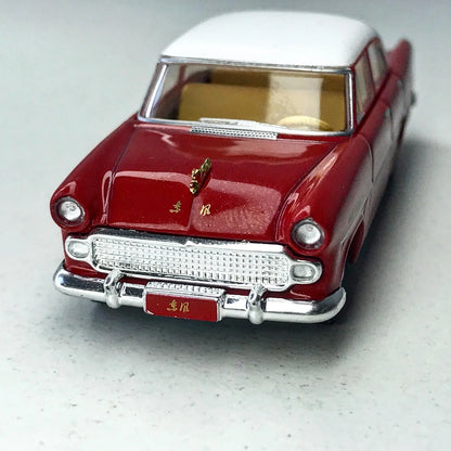 Xcartoys 1/64 Y60-01 Dongfeng CA71 Sedan Gold Dragon