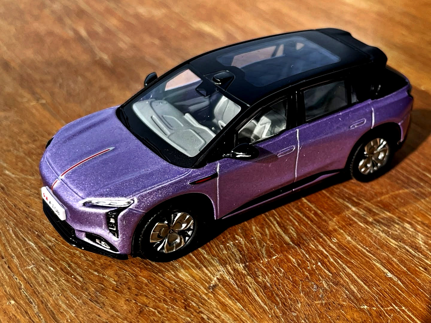 Xcartoys 1/64 Hongqi Tiangong 08 T6-39