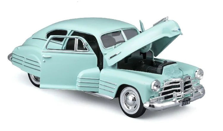 Maisto 1:25 1948 Chevrolet Fleetline Aerosedan  Light Green