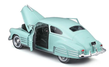 Maisto 1:25 1948 Chevrolet Fleetline Aerosedan  Light Green
