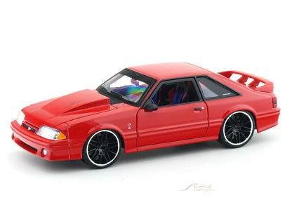 Maisto 1993 Ford Mustang SVT Cobra 1:24 Diecast Model Car with Acrylic Case