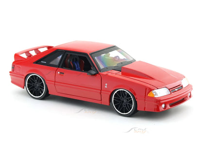 Maisto 1993 Ford Mustang SVT Cobra 1:24 Diecast Model Car with Acrylic Case