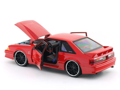 Maisto 1993 Ford Mustang SVT Cobra 1:24 Diecast Model Car with Acrylic Case