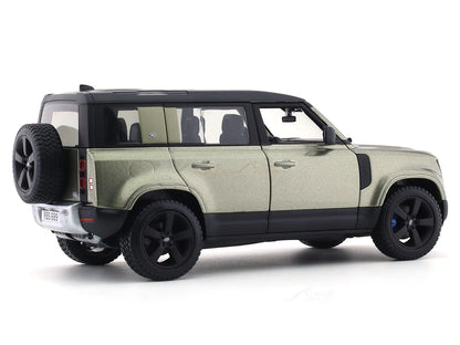 1:24 2022 Land Rover Defender 110 green