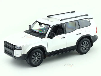 Maisto 2024 Toyota Land Cruiser White 1:24 Diecast Model Car