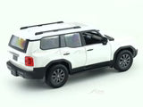 Maisto 2024 Toyota Land Cruiser White 1:24 Diecast Model Car