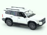 Maisto 2024 Toyota Land Cruiser White 1:24 Diecast Model Car