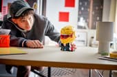 LEGO 43022 Scuderia Ferrari HP Lewis Hamilton Helmet – F1 Collectible Model, 884 Pieces