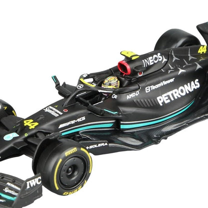 Bburago Metal 1:24 F1 Race Mercedes W14 (2023) W/Driver - Hamilton #44 Black