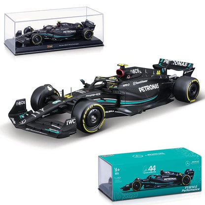Bburago Metal 1:24 F1 Race Mercedes W14 (2023) W/Driver - Hamilton #44 Black