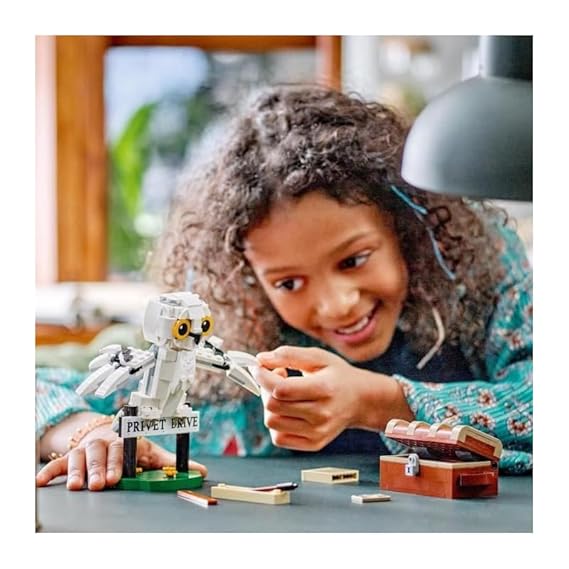 LEGO Harry Potter Hedwig at 4 Privet Drive 76425