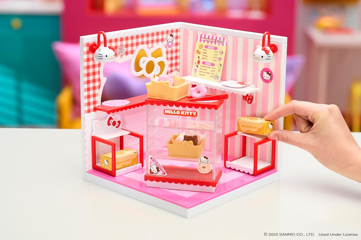 MGA's Miniverse Make It Mini Spaces Hello Kitty - Building Kit, Customisable, Craft, Room, Hobby, Collector, Display, Non-Edible, for Collectors and Children from 8 Years