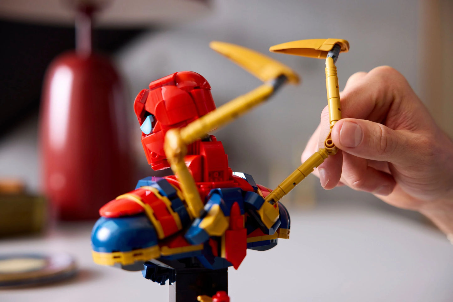 Marvel Iron Spider-Man Bust Collectible Adult 76326 Building Kit