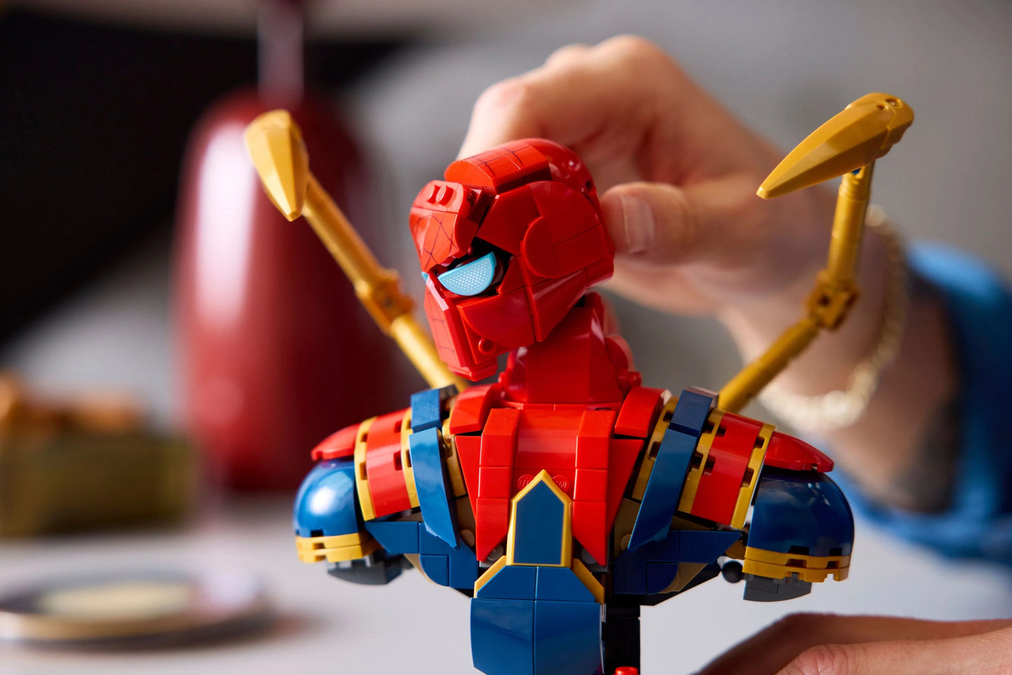 Marvel Iron Spider-Man Bust Collectible Adult 76326 Building Kit