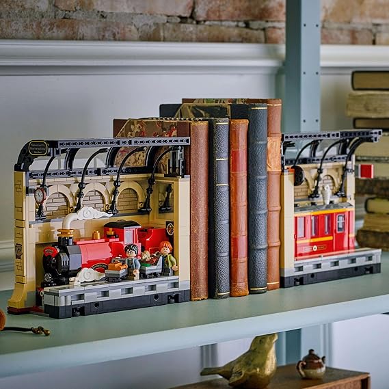 LEGO Harry Potter Book Nook: Hogwarts Express 76450