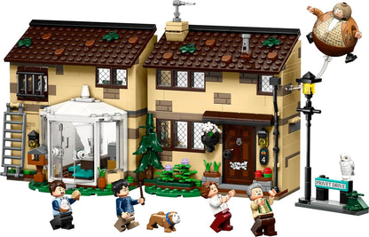 LEGO Harry Potter 76451 Hogsmeade Village: Zonko’s Joke Shop & Honeydukes Building Set