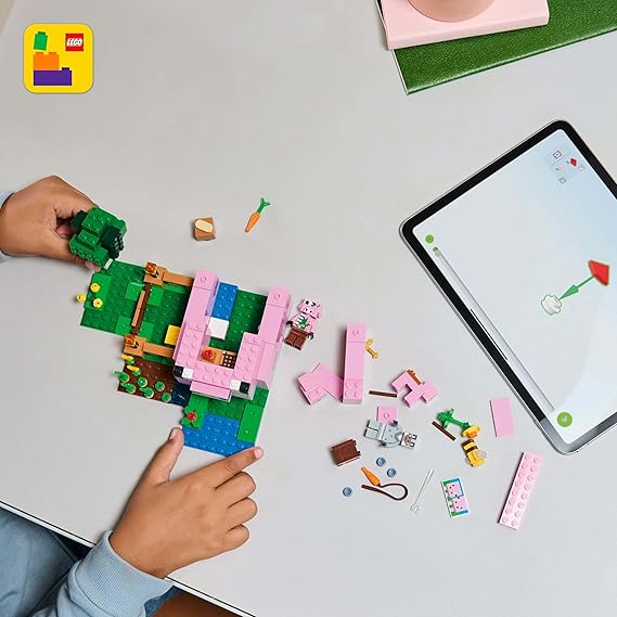 LEGO Minecraft The Baby Pig House 21268
