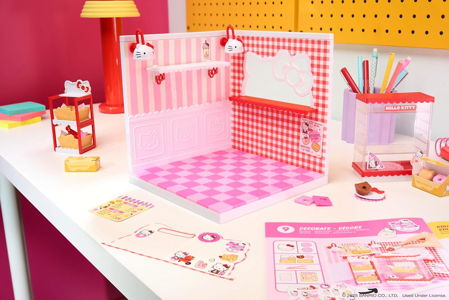 MGA's Miniverse Make It Mini Spaces Hello Kitty - Building Kit, Customisable, Craft, Room, Hobby, Collector, Display, Non-Edible, for Collectors and Children from 8 Years