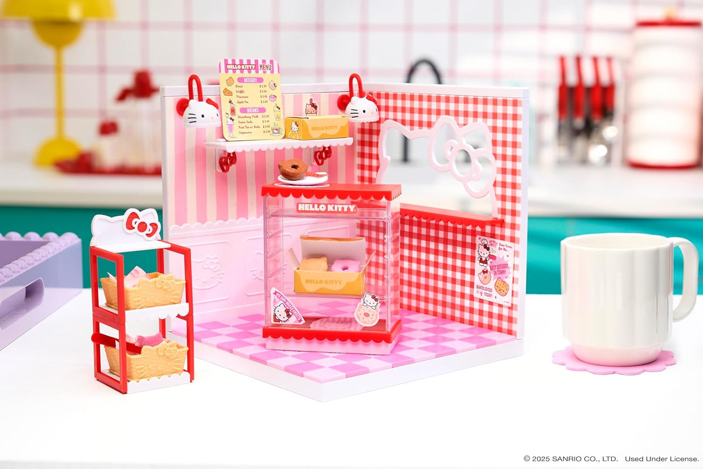 MGA's Miniverse Make It Mini Spaces Hello Kitty - Building Kit, Customisable, Craft, Room, Hobby, Collector, Display, Non-Edible, for Collectors and Children from 8 Years