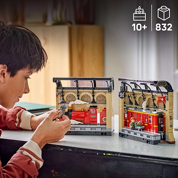 LEGO Harry Potter Book Nook: Hogwarts Express 76450