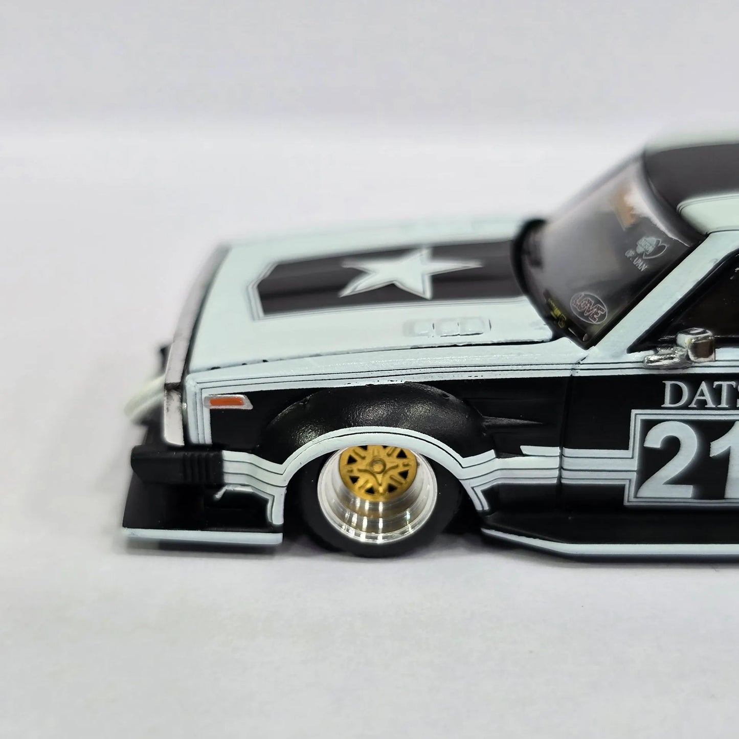 POP RACE S9-04 SKYLINE C2IO BOSOZOKU STYLE 1:64 SCALE DIECASTMODEL
