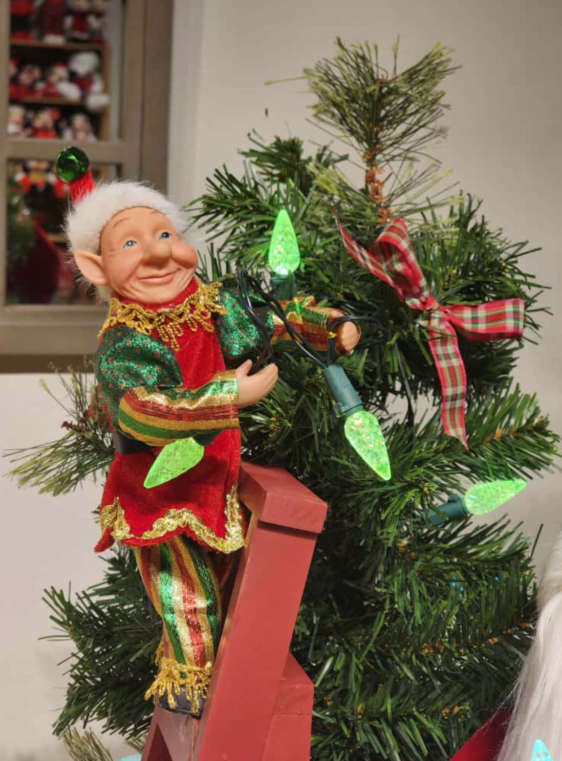 Premium Musical Santa Figurine Featuring Realistic Hand Movement, Festive LED Lights & Holiday Animation