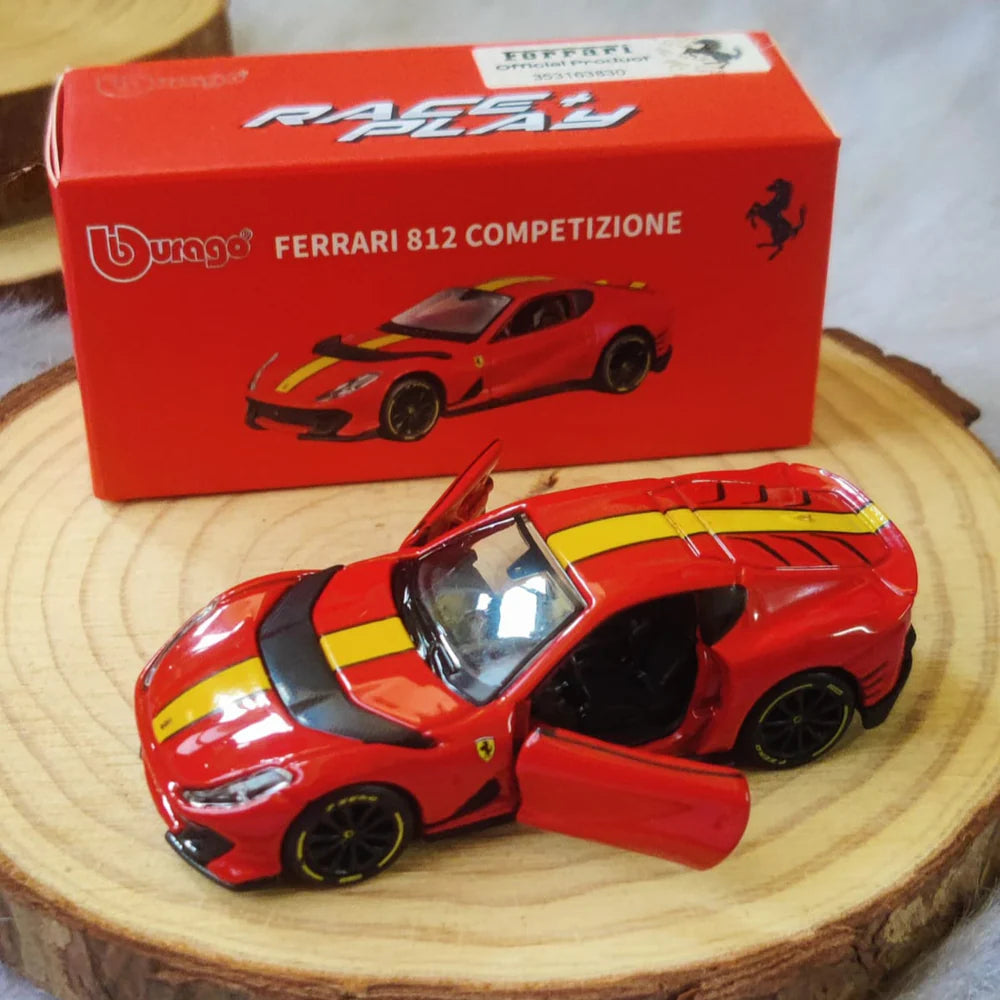 1 : 64 Bburago Ferrari 812 Competizione