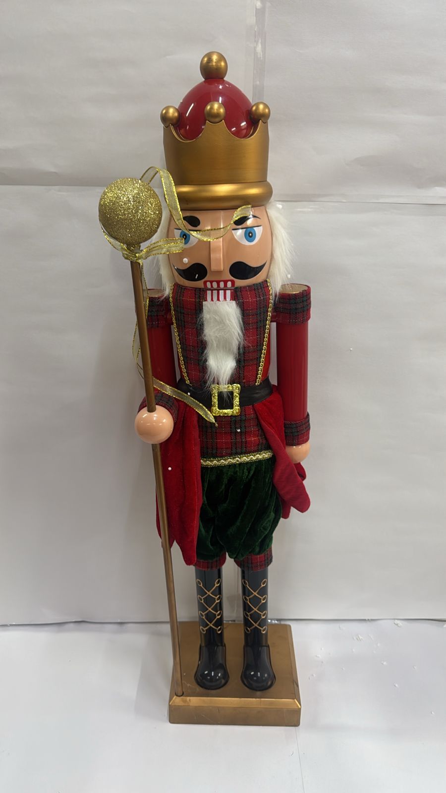 Grand 80 cm Royal Nutcracker Statue with Crown & Staff – Premium Christmas Display Décor
