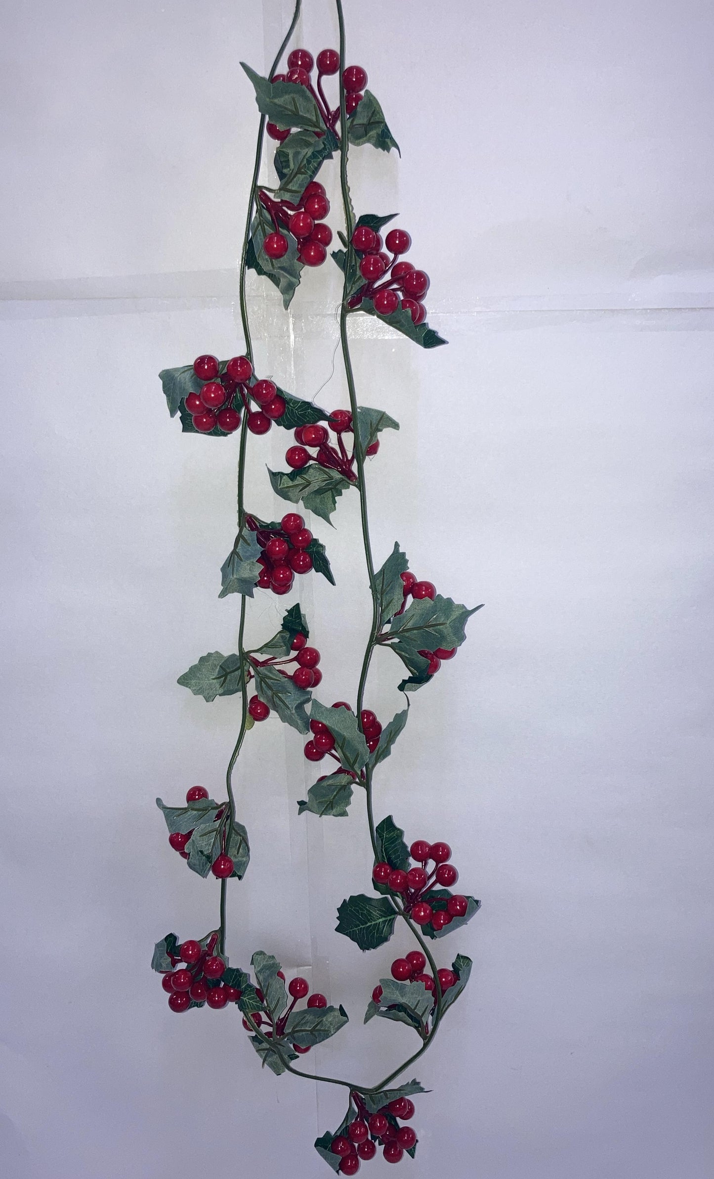 Elegant Cherry Berry Christmas Garland with Lush Green Leaves and Vibrant Red Clusters – Premium Festive Decoration for Trees, Mantels & Doorways