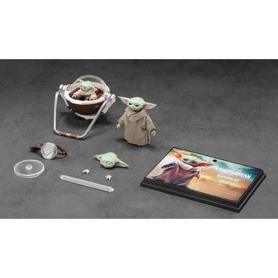 ZD Toys Grogu "The Child" Collectible 1:10 Scale Action Figure | Star Wars: The Mandalorian And The Grogu | Premium Display Figure with Fabric Robe