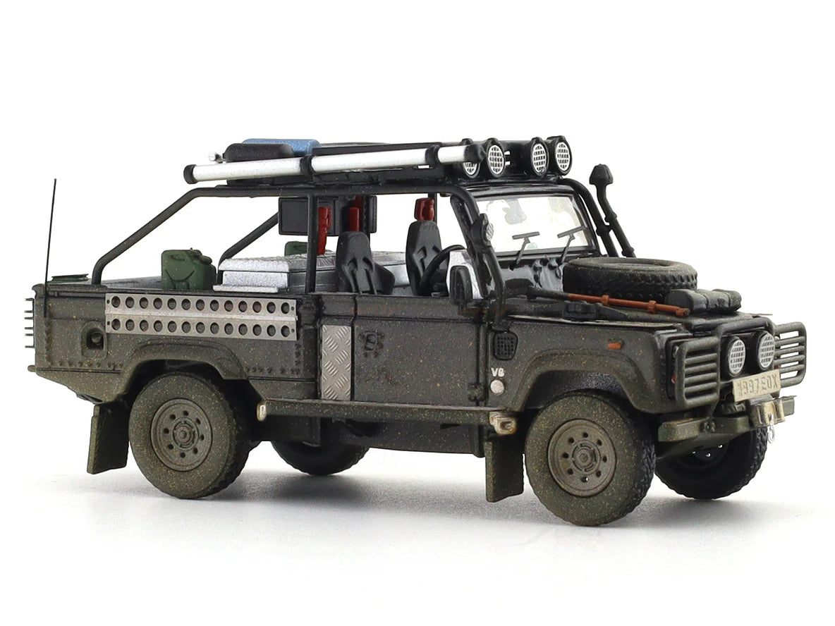 1:64 Street Warrior Land-Rover Defender Pickup Tomb Raider Dirt diecast scale model car