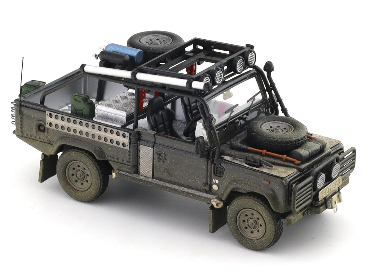 1:64 Street Warrior Land-Rover Defender Pickup Tomb Raider Dirt diecast scale model car