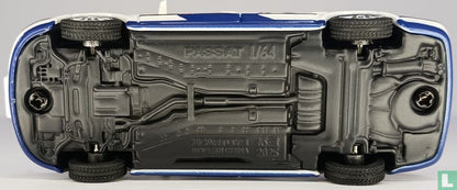 1/64 XCarToys Y48-02 Volkswagen Passat Gen 5 Police