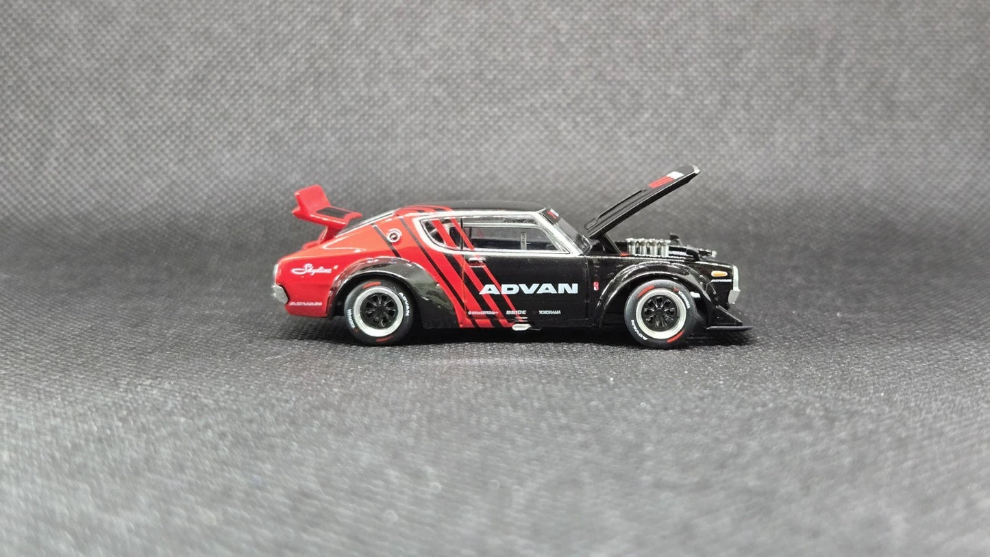 Pop Race 1:64 Nissan Skyline GT-R V8 Drift Kenmeri Advan Livery S34-02