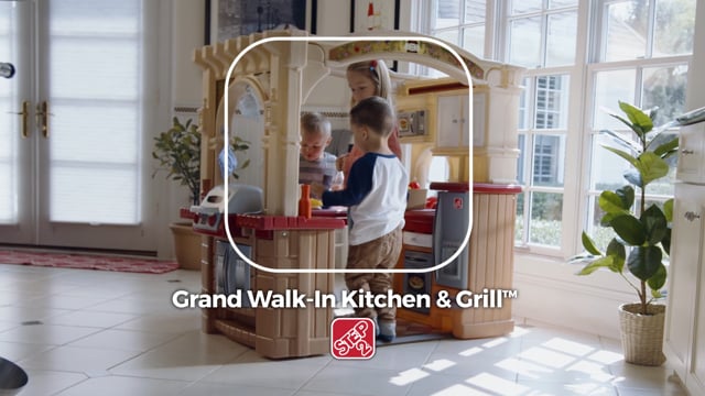 Step2 Grand Walk In Kitchen And Grill